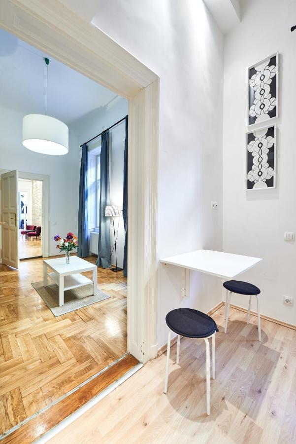 Large Apartment For Groups City Center Dist. VII Budapest Eksteriør bilde