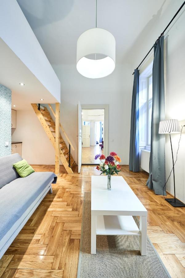 Large Apartment For Groups City Center Dist. VII Budapest Eksteriør bilde